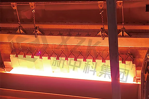 Suspended wall hangers and brick course at operating temperature.